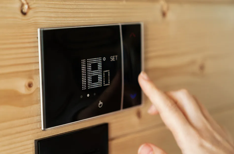 Ruční nastavení teploty v místnosti na termostatu.