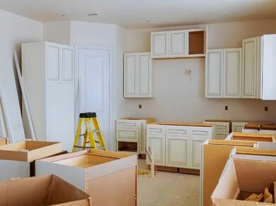 Rekonstrukce kuchyně v paneláku s instalací skříní