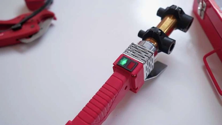 Nástroj pro domácí instalaci vodovodních potrubí