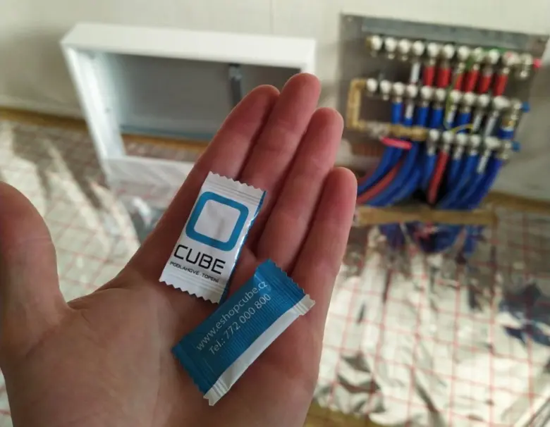 Malé balíčky pro podlahové topení během instalace