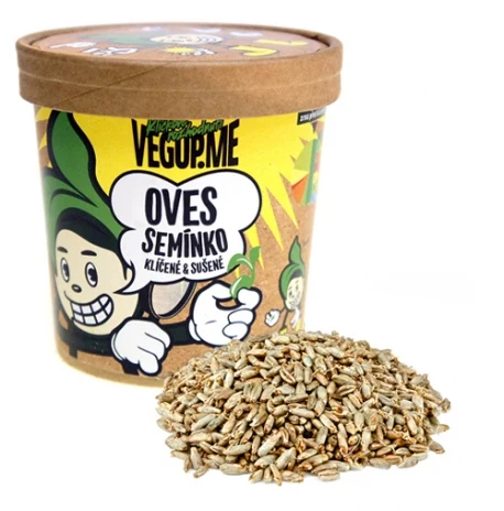 Krekry z ovesných klíčků v obalu s osypanými zrny.