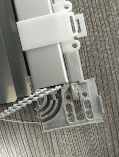 Detailní pohled na součásti rolojaty pro opravu