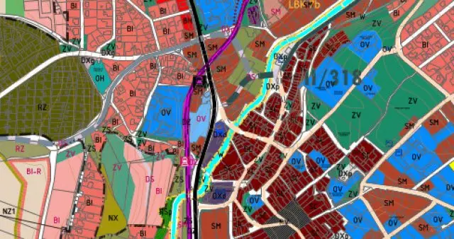 Mapa ochranného pásma železnice s vyznačenými zónami.