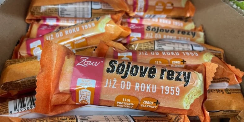 Balíček sójových sušenek v krabici
