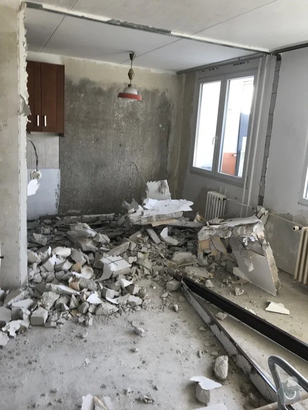 Rekonstrukce kuchyně v paneláku - demolice a příprava na L tvar
